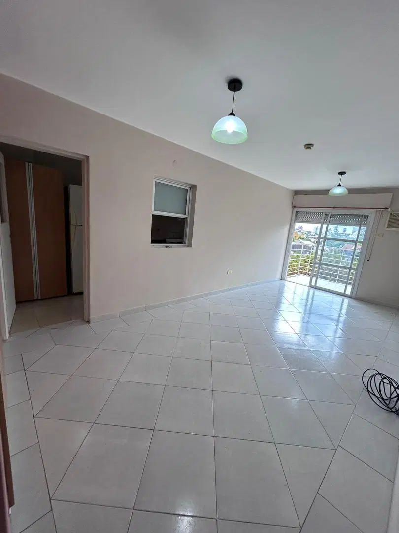 Departamento 1 dormitorio con balcón al frente y cochera 2