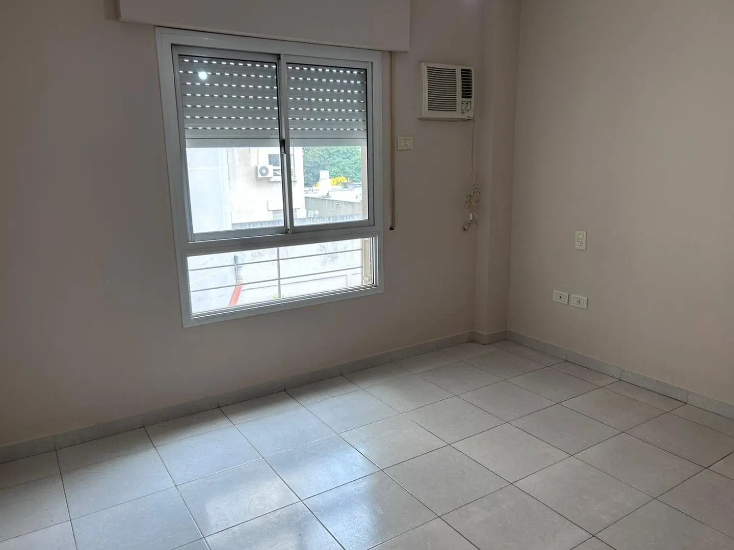 Departamento 1 dormitorio con balcón al frente y cochera 4