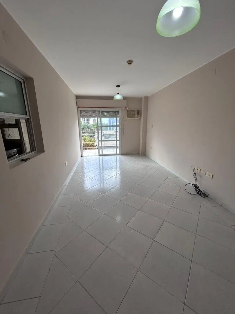 Departamento 1 dormitorio con balcón al frente y cochera 5