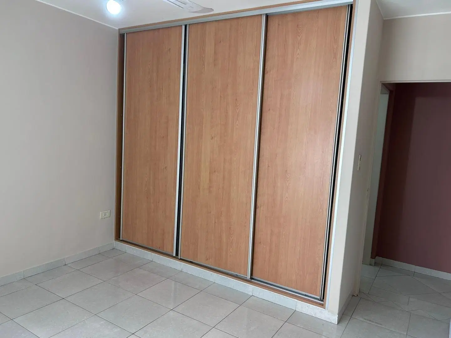Departamento 1 dormitorio con balcón al frente y cochera 3