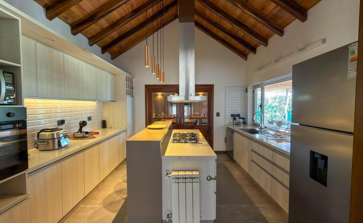 Foto de CASA DE DISEÑO de una sola PLANTA en Manantiales COUNTRY FONDO AL CANAL, imagen 3