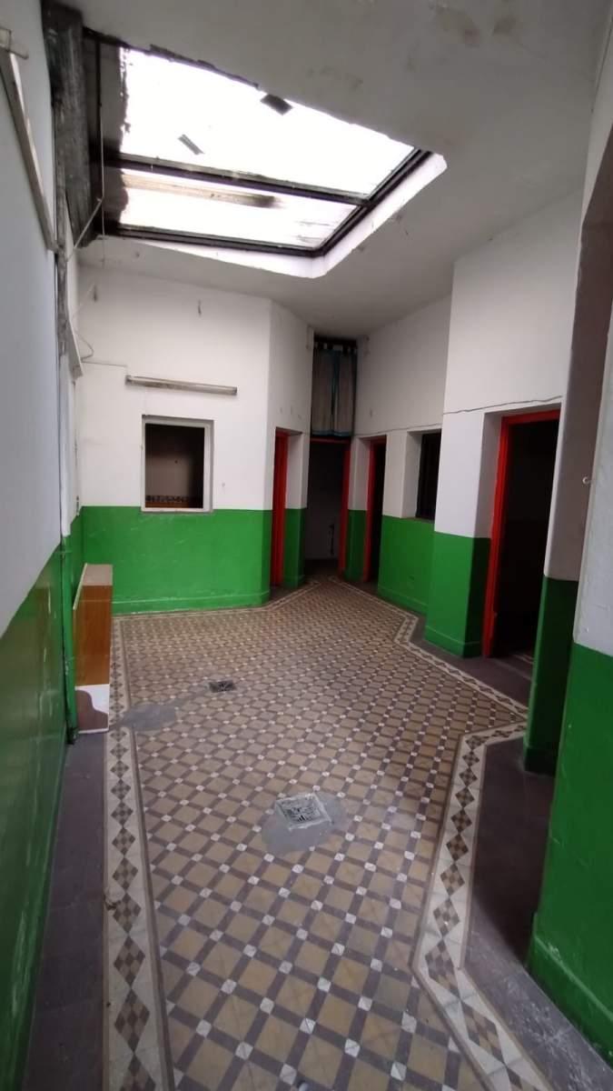 Ideal Para Renta Comercial! Casona de 2 Plantas con Acceso Independiente 1