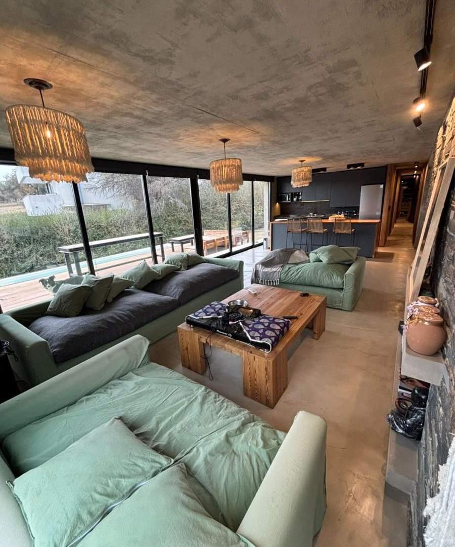 Casa de Diseño en Valle del Golf  Hormigón Visto    Materiales PREMIUM
