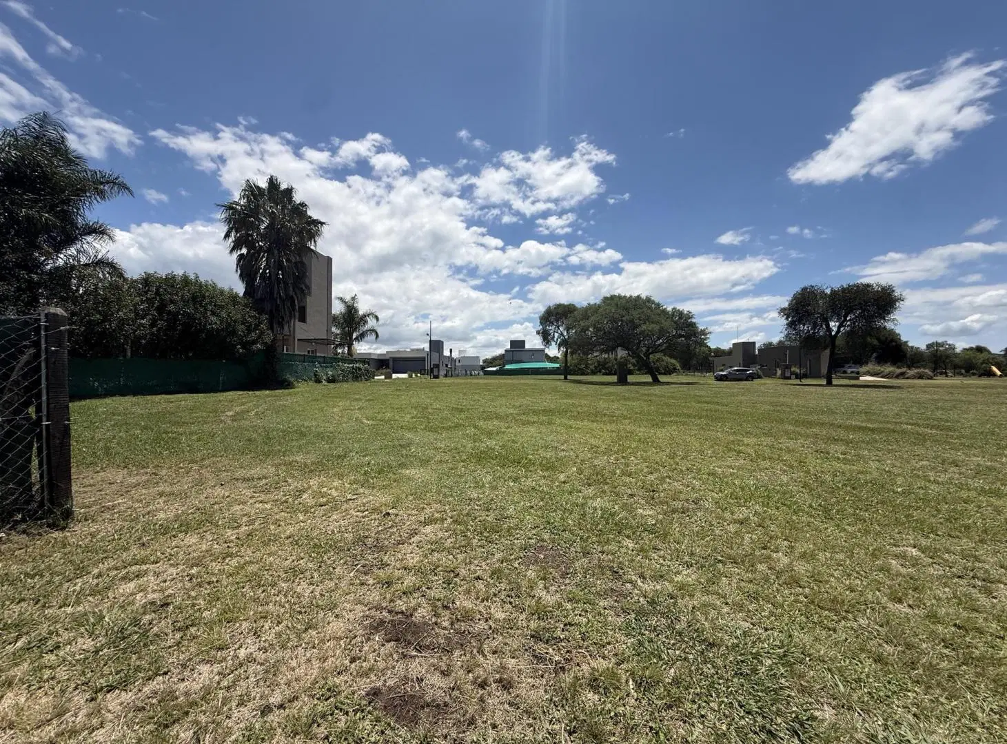 Zona Central, Lote 800m2, 22mts de Frente. Listo para construir. Country Valle del Golf 4