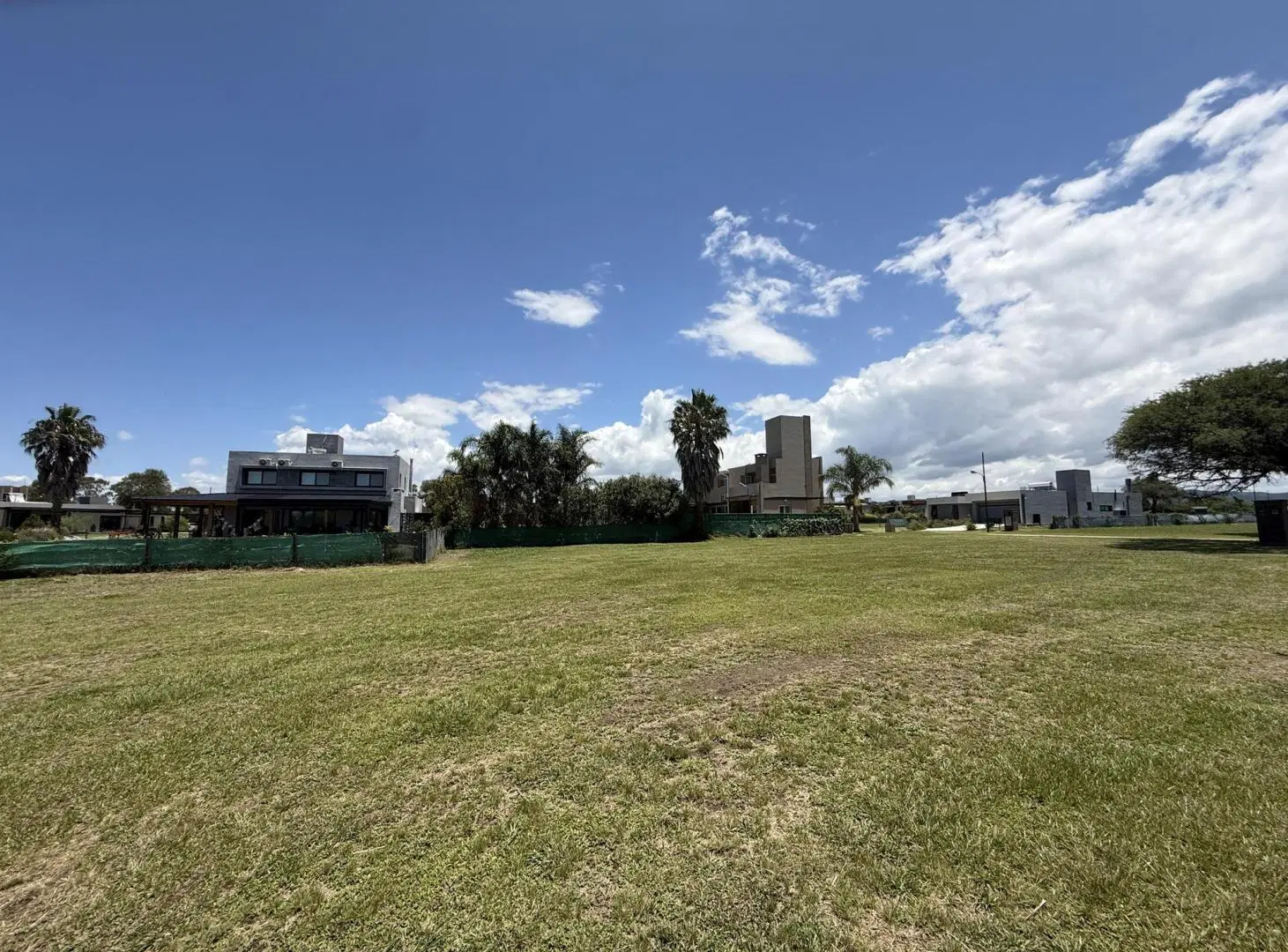 Venta Lote 845m2 Con Servicios (Etapa 2) Recibe Vehículo o Canje por Departamento 2