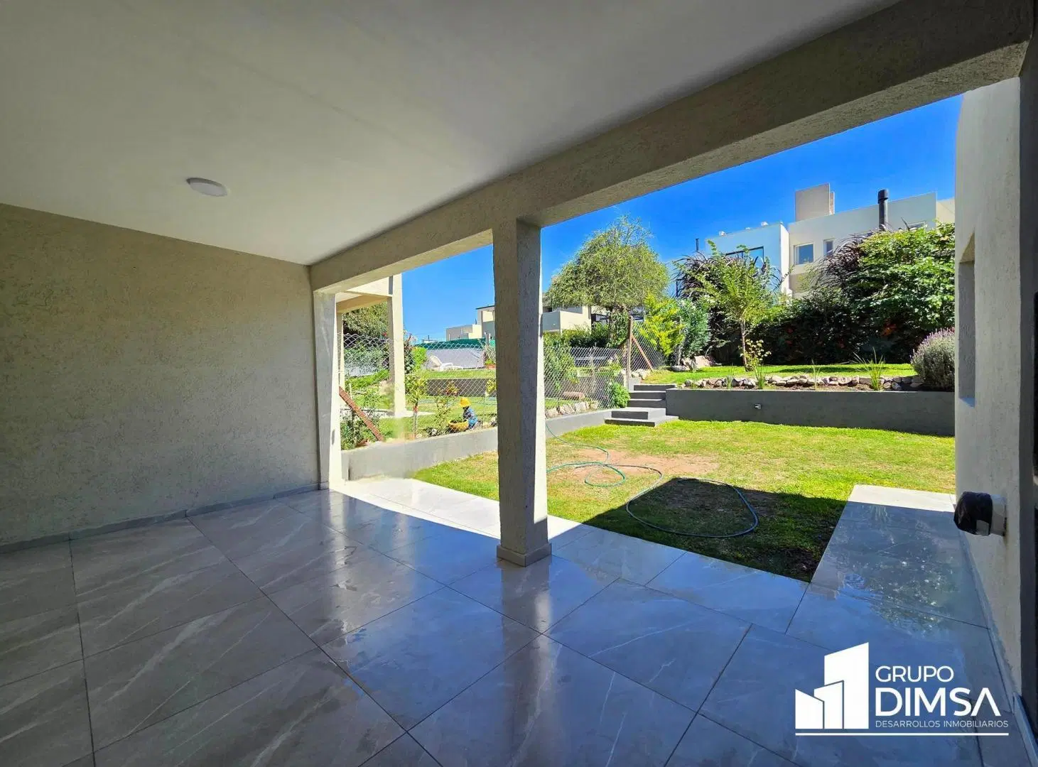 A Estrenar! Casa en Venta 2 Dorm de Diseño Bien Pensado. Barrio Privado Tejas IV 2