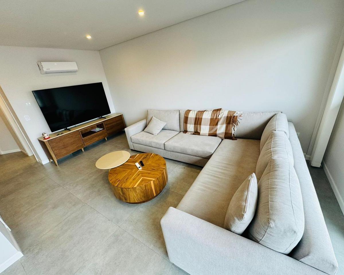 Departamento en Las Heras 3200 de Cuatro Ambientes con Terraza Privada y Cochera 2