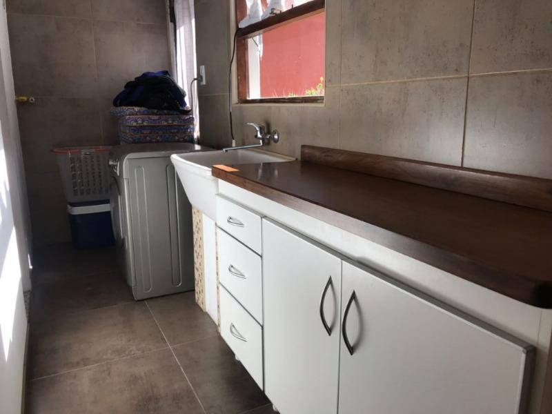 Casa en Av. Della Paolera 1100 de cuatro ambientes con garage y patio