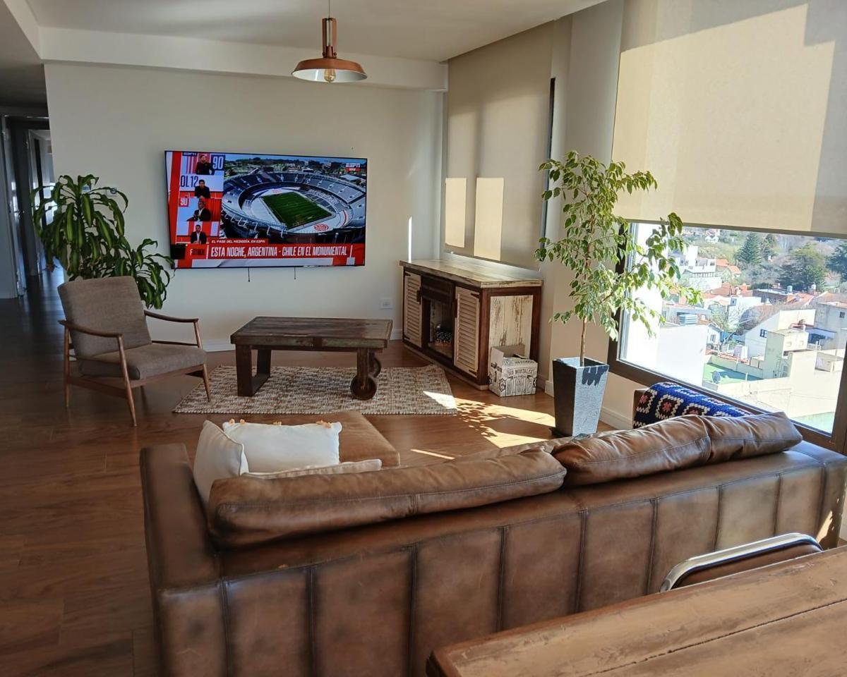 Departamento en Roca 100 de Cuatro Ambientes con Dos Cocheras y Baulera 4