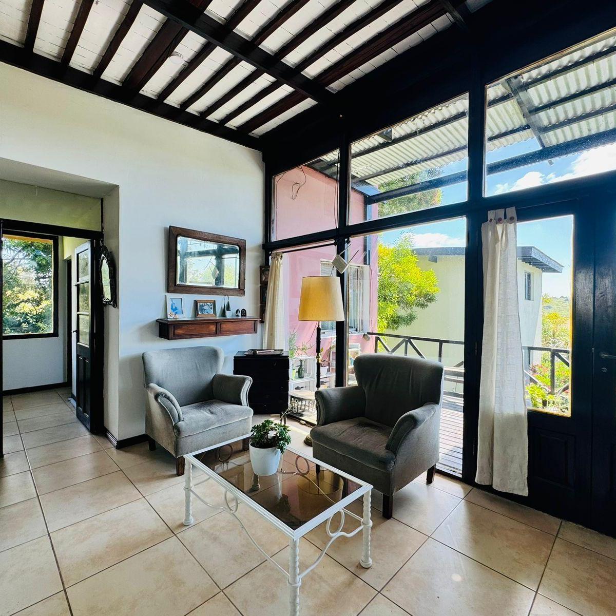 Casa en Sierra de los Padres de cuatro ambientes con escritorio