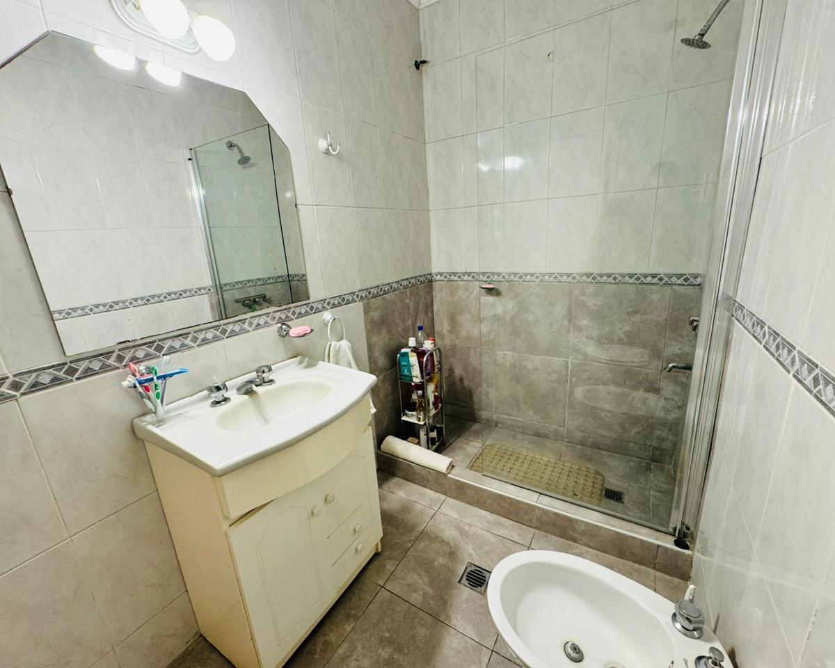 Casa en Garay 2700 de Cuatro Ambientes con Garage y Quincho 2