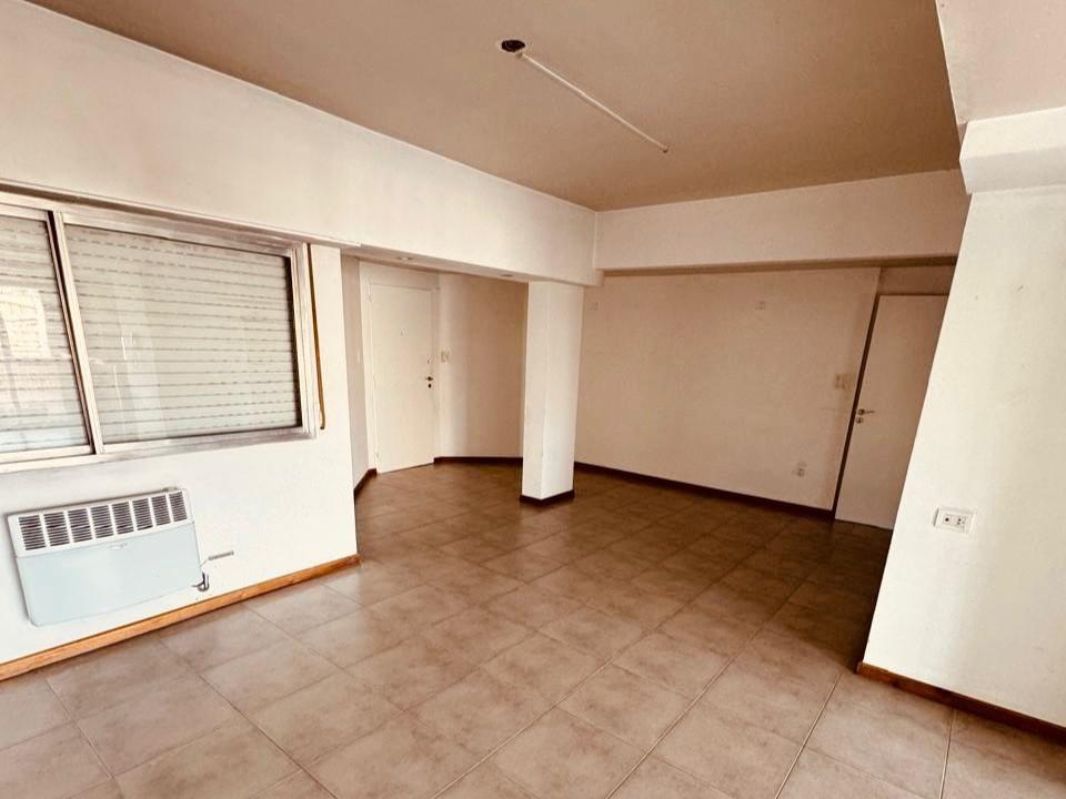 Departamento en alquiler en Catamarca 2000 de tres ambientes