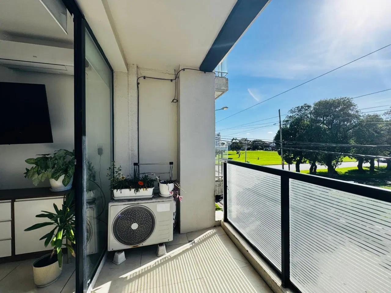 Departamento en Florisbelo Acosta 3800 de dos ambientes con dos cocheras 3
