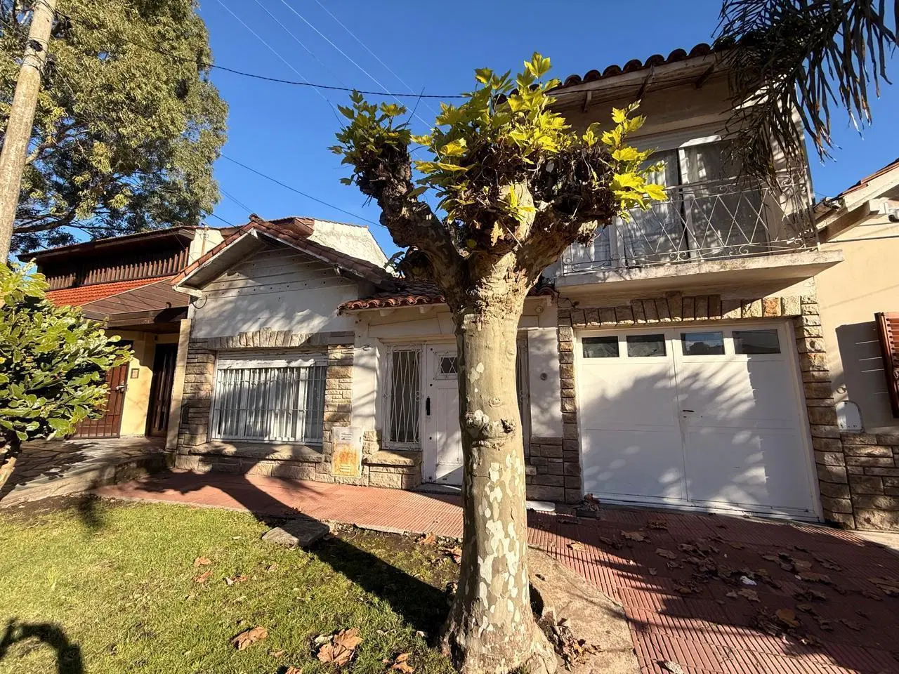 Casa en Azcuenaga 2800 de cuatro ambientes con garage 1
