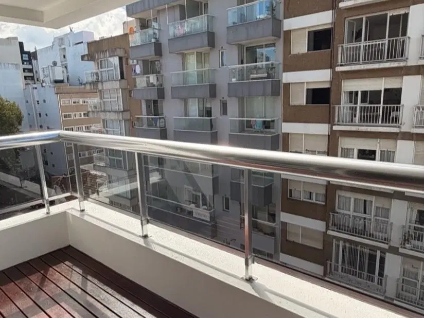 Departamento de tres ambientes con cochera en alquiler 24 meses 4