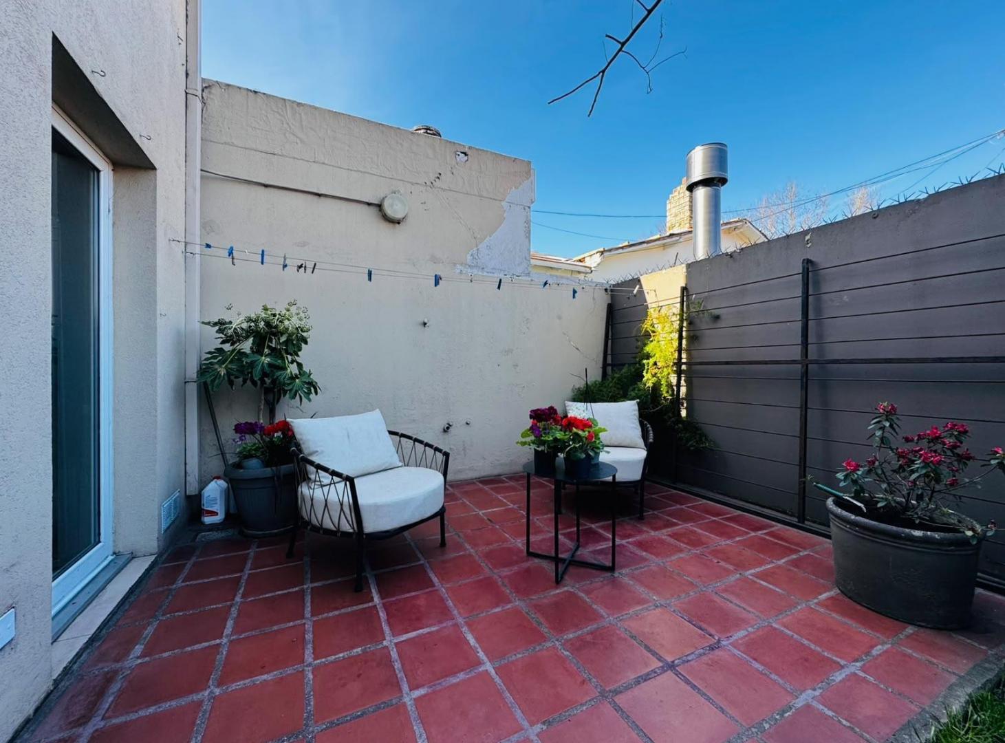 Foto de Duplex de tres ambientes con entrada de auto en Dorrego 4200, imagen 4