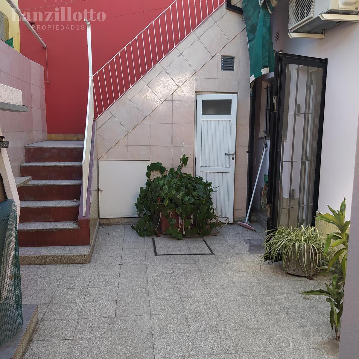 Casa en Planta Baja. Lote Propio 3 Ambientes con Cochera Impecable 3