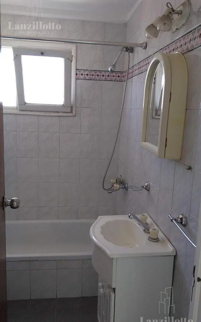 Departamento 2 ambientes en alquiler - Lanús Este 2