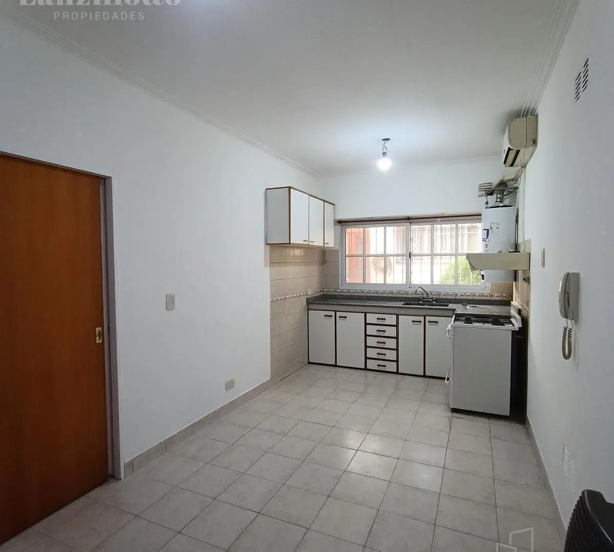 Departamento 2 ambientes con cochera en alquiler en Lomas De Zamora 3