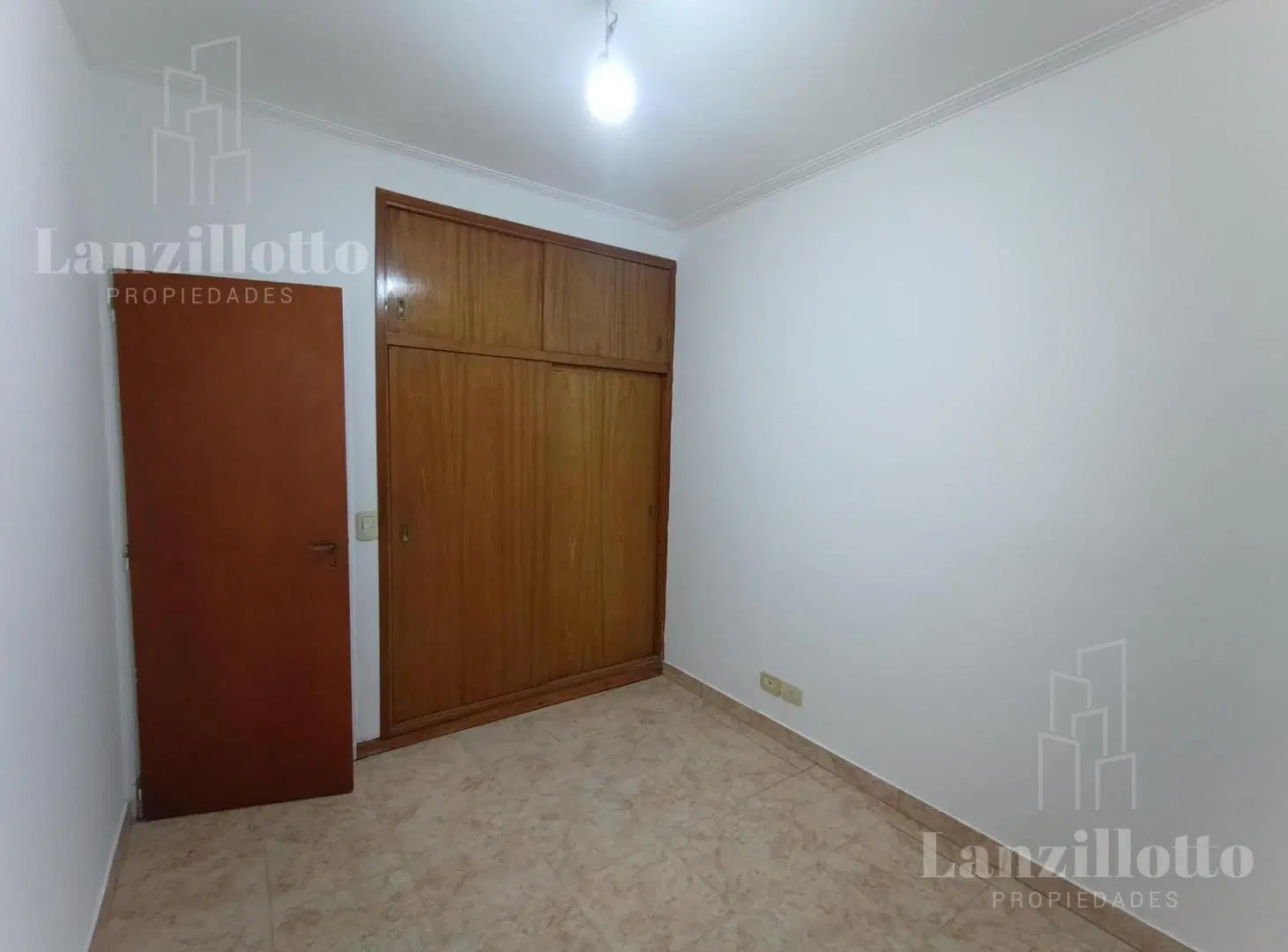 Departamento 2 ambientes con cochera en alquiler en Lomas De Zamora 4