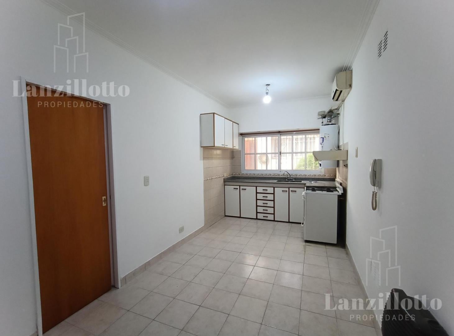 Foto de Departamento 2 ambientes con cochera en alquiler en Lomas De Zamora, imagen 1