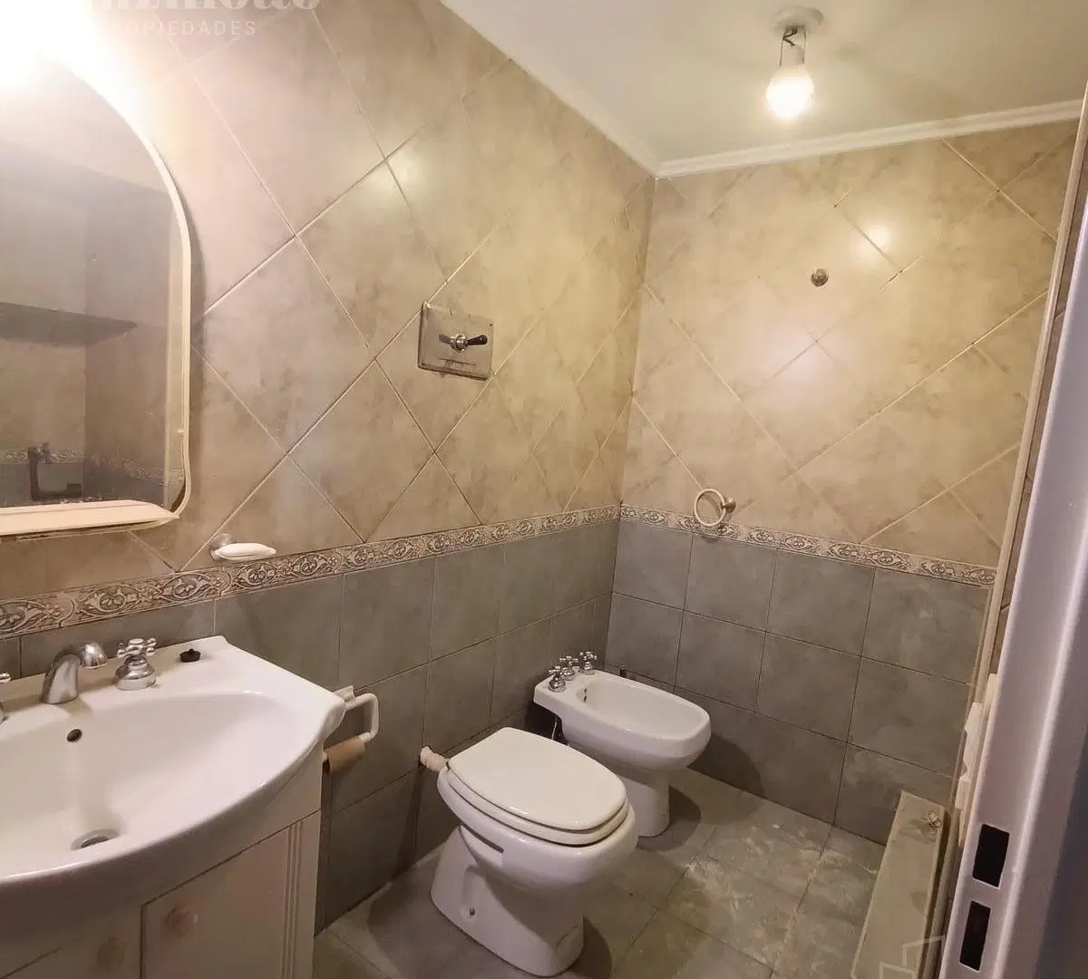 Departamento 2 ambientes con cochera en alquiler en Lomas De Zamora 2