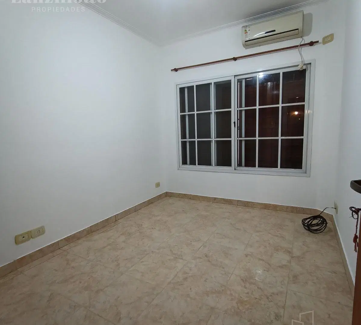 Departamento 2 ambientes con cochera en alquiler en Lomas De Zamora 5
