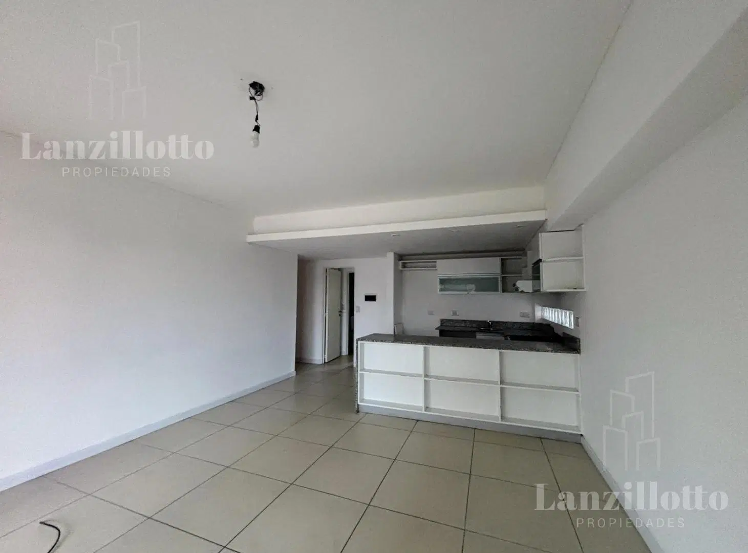 Departamento 2 ambientes con cochera en alquiler en Lanús Este 4