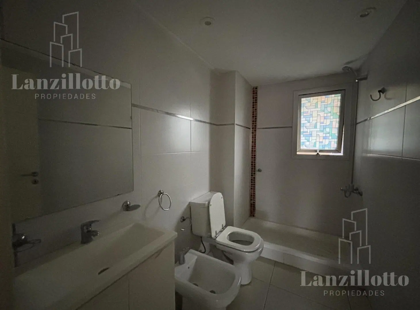 Departamento 2 ambientes con cochera en alquiler en Lanús Este 1
