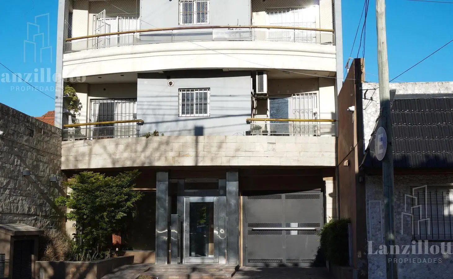 Departamento 3 ambientes con cochera apto crédito hipotecario - Lanús Este 2