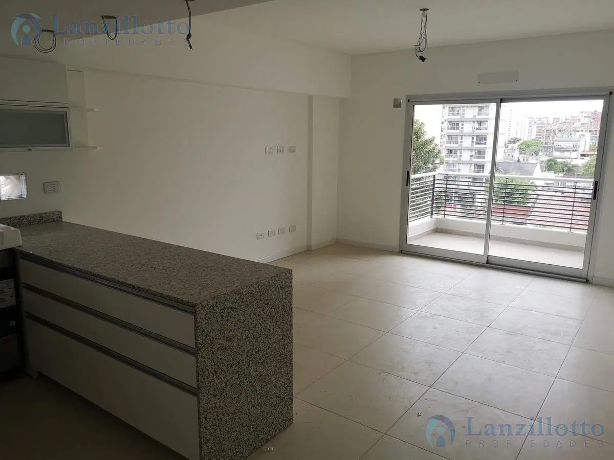 Departamento 2 ambientes con cochera en alquiler - Lanús Este 1