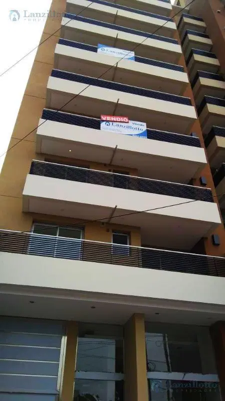 Departamento 2 ambientes con cochera en alquiler - Lanús Este 2
