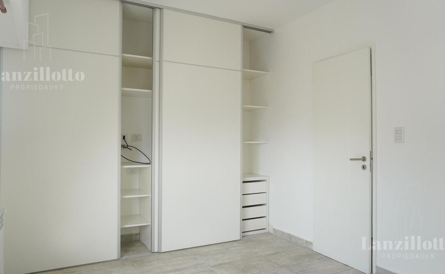 Foto de Departamento 2 ambientes con cochera en venta Lanús Este, imagen 2