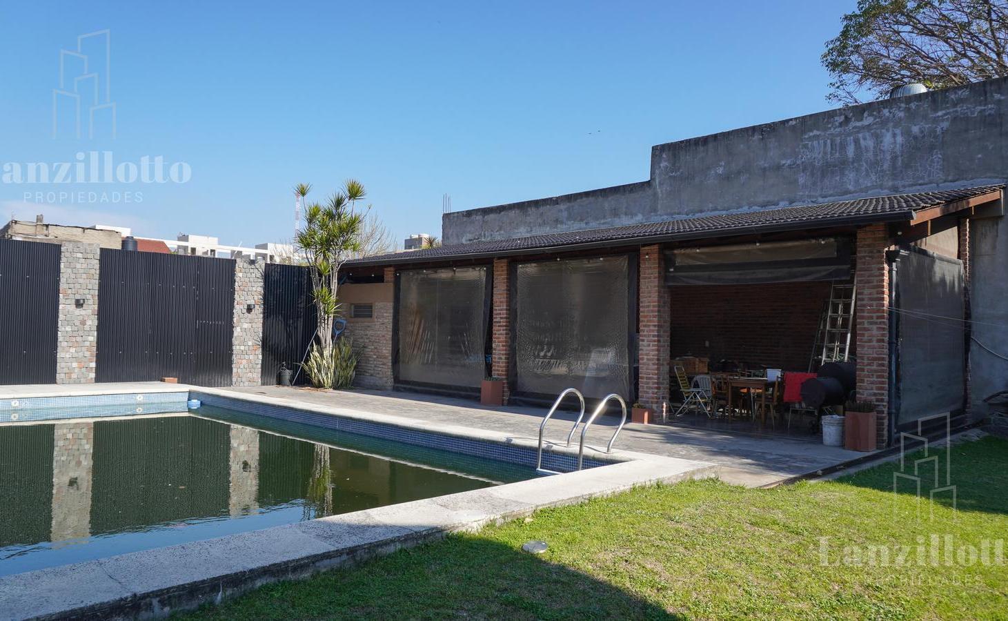 Foto de Casa 5 ambientes con quincho, pileta y parque a la venta en Lanus Este, imagen 5