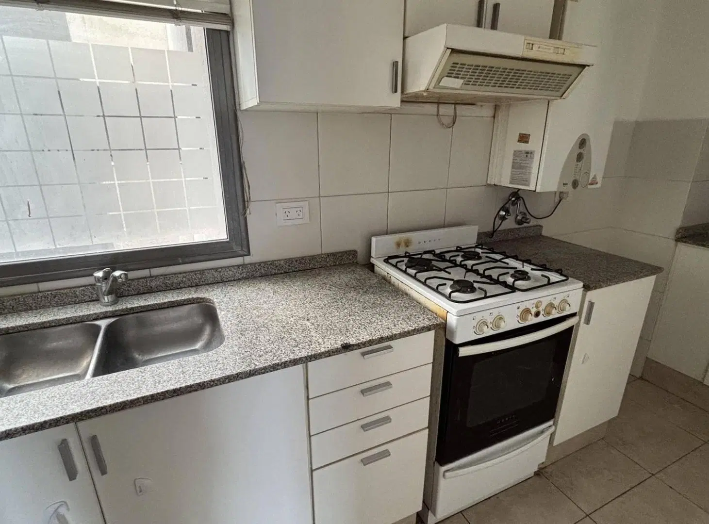 DOS DORM C BALCON Y PILETA - B GENERAL PAZ 3
