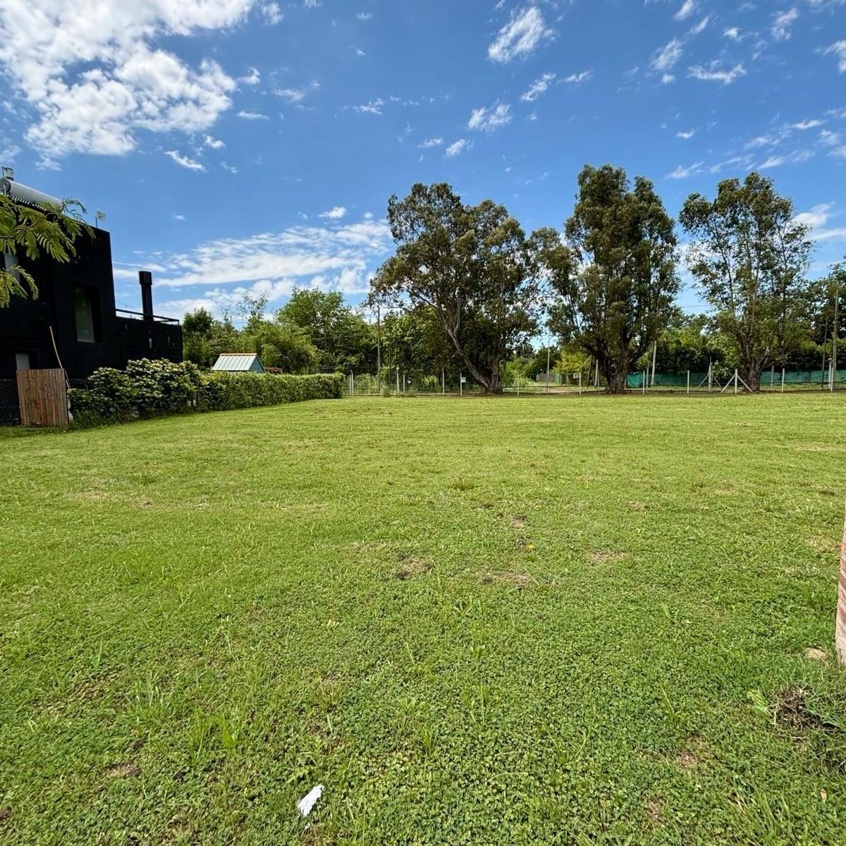 Lote en Santa Emilia cerca del acceso y con excelente orientación.