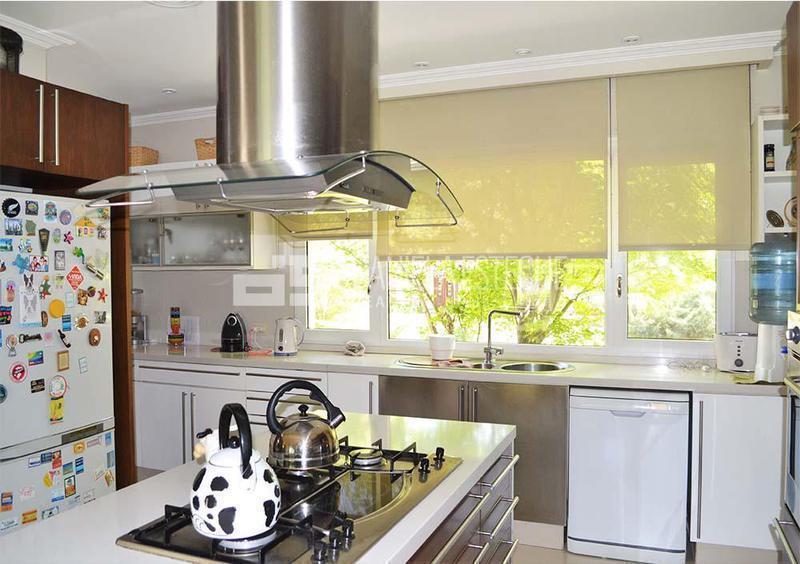 Daniela Esteche Realty & Home. Casa Estilo Francés en Doble Lote. La Peregrina 3