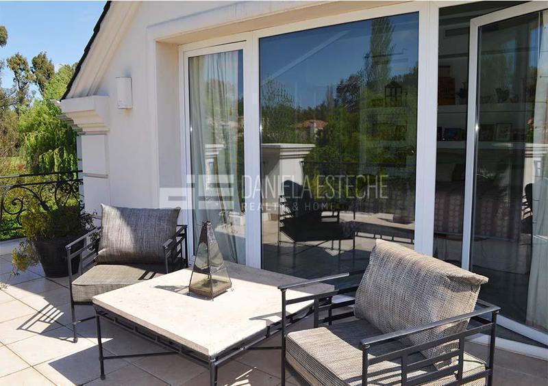 Daniela Esteche Realty & Home. Casa Estilo Francés en Doble Lote. La Peregrina 5