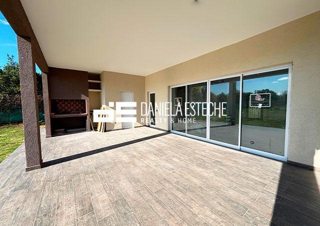 Casa a estrenar en Santa Emilia