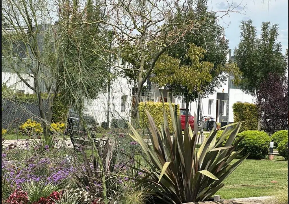 Casa Twin en Spring Park 3