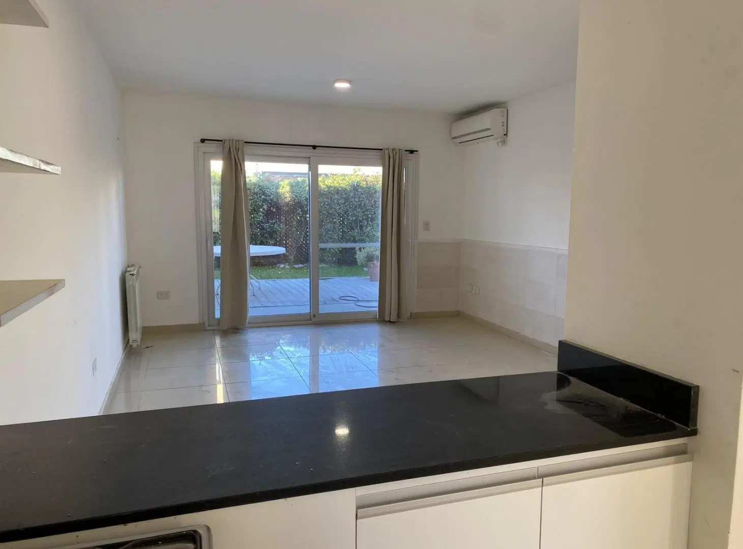 Casa en Spring Park con tres habitaciones 2
