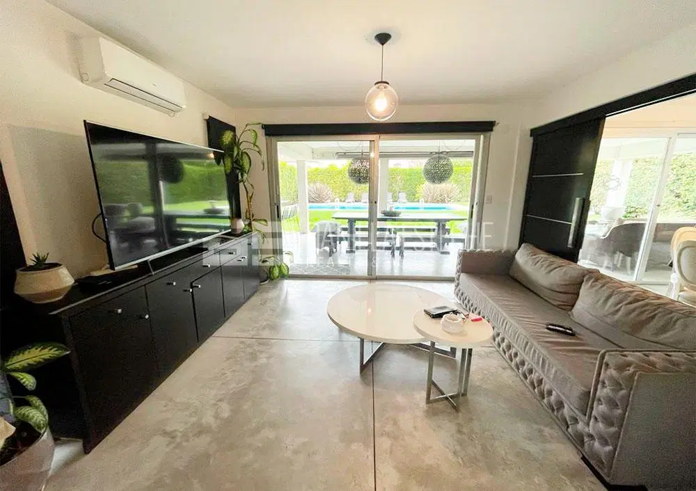 Casa en Ayres de Pilar 8