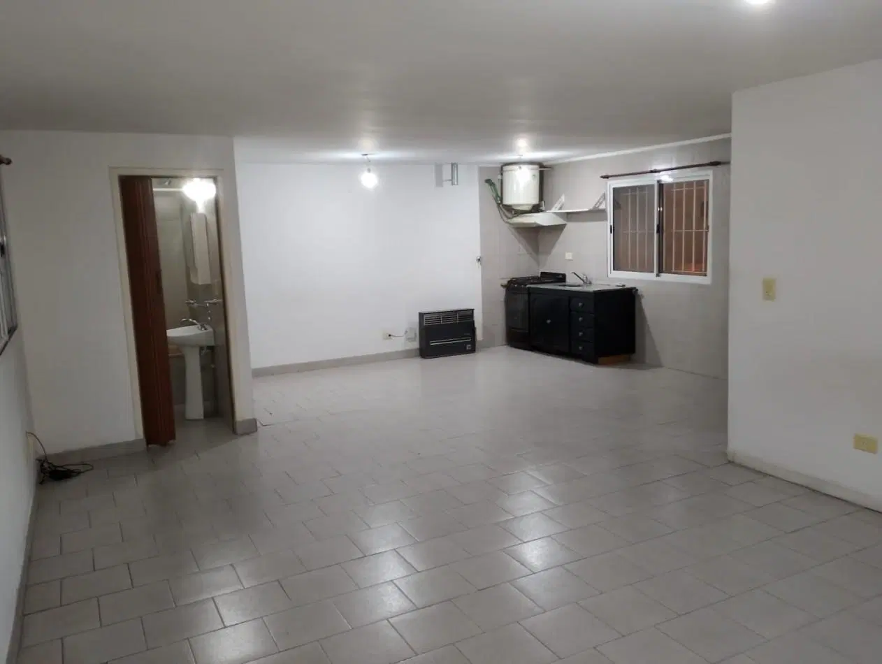 DEPARTAMENTO DOS AMBIENTES EN ALQUILER CON PATIO 1