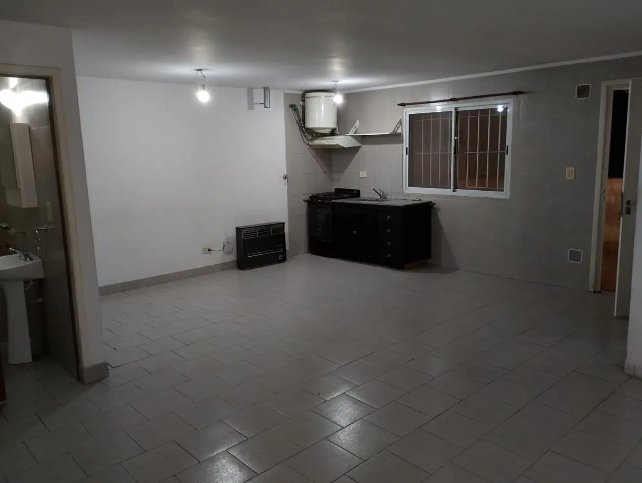 DEPARTAMENTO DOS AMBIENTES EN ALQUILER CON PATIO 4