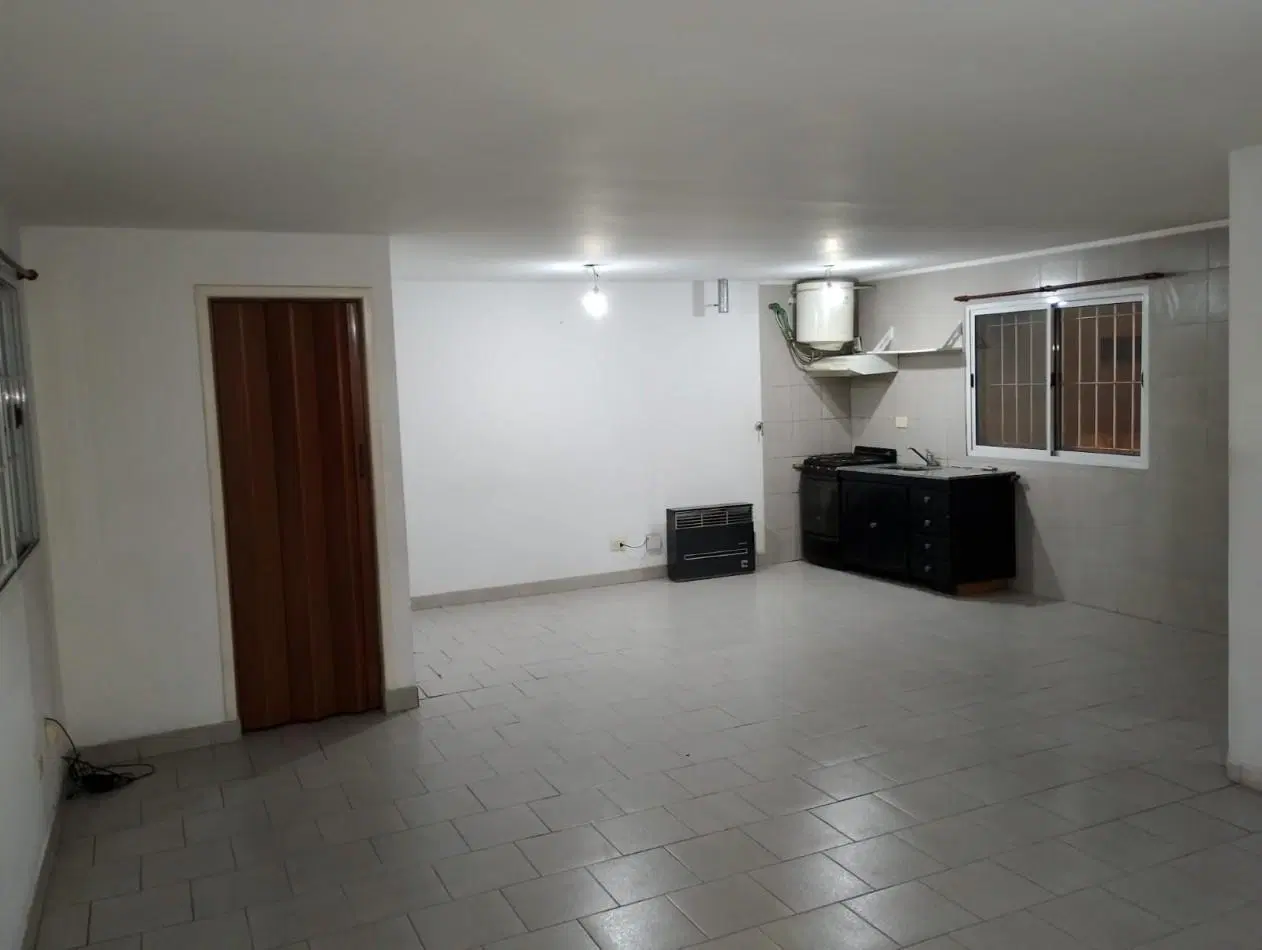 DEPARTAMENTO DOS AMBIENTES EN ALQUILER CON PATIO 2