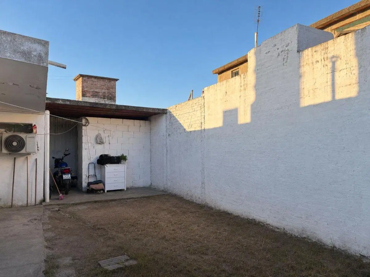 Vendo Casa B° Villa Azalais 2 dorm 5
