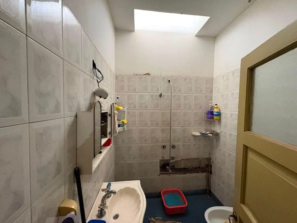 Vendo dos Locales + Dpto 1 dormitorio 4