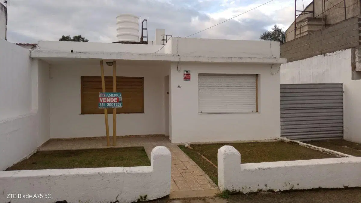 Vendo Casa 1 dorm B° Ampliación Residencial América a Reciclar 1