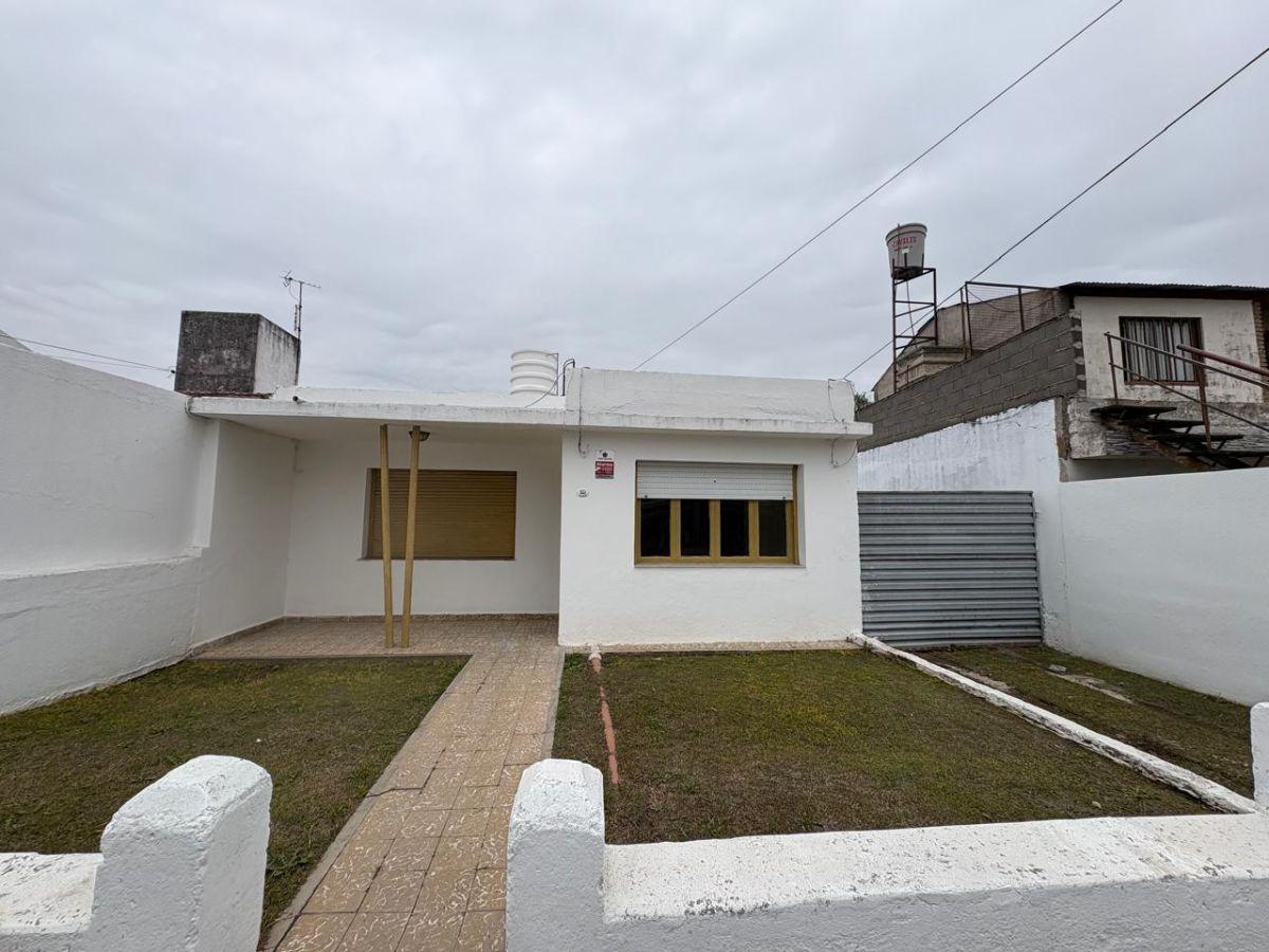Vendo Casa 1 dorm B° Ampliación Residencial América a Reciclar