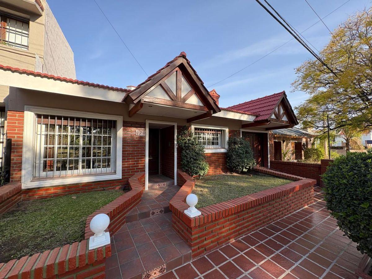 Foto de Vendo Casa Apta Crédito B° Urca 3 dorm gje Piscina, imagen 1